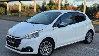 Usado 2017 Peugeot 208 Style Citadino | € 11.500 (Preço justo)