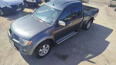 Cinza Usado 2017 Mitsubishi L200 Pickup | € 17.500 (Preço justo)