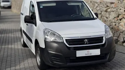 Branco Usado 2018 Peugeot Partner Monovolume | € 12.500 (Preço justo)