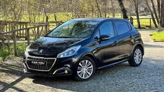 Preto Usado 2019 Peugeot 208 Allure Citadino | € 13.500 (Preço justo)