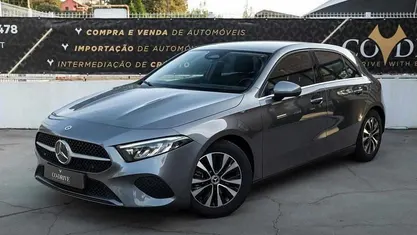 Cinzento Usado 2024 Mercedes A200 | € 29.900 (Bom preço)