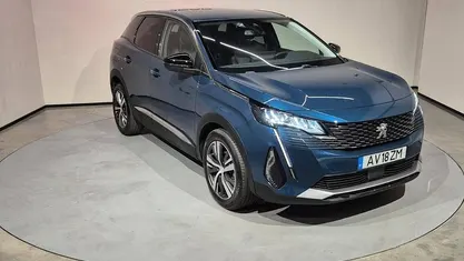 Usado Peugeot 3008 Allure 131 HP (96 kW) 2023 SUV