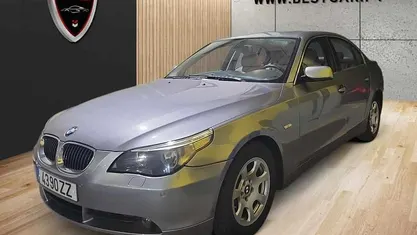 Cinzento Usado 2005 BMW 525 Sedan | € 11.950 (Preço justo)