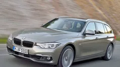 Cinzento Usado 2021 BMW 330e Luxury Line Carrinha | € 27.650 (Bom preço)