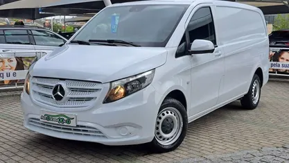 Usado Mercedes Vito 102 HP (75 kW) 2020 Branco Van