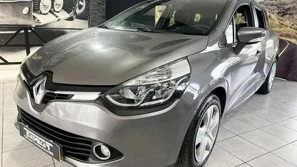 Usado Renault Clio IV 90 HP (66 kW) 2015 Cinzento Carrinha