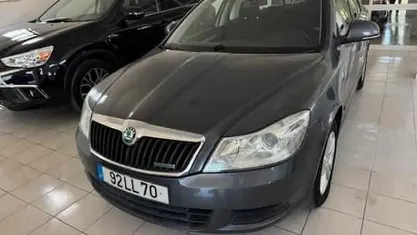 Cinzento Usado 2011 Skoda Octavia Citadino | € 8.250 (Preço justo)