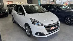 Branco Usado 2019 Peugeot 208 Allure Citadino | € 12.900 (Preço justo)