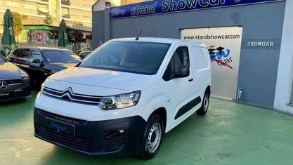 Usado Citroën Berlingo Feel 102 HP (75 kW) 2020 Branco Monovolume