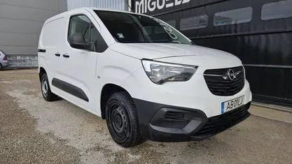 Branco Usado 2020 Opel Combo Monovolume | € 12.000 (Preço justo)