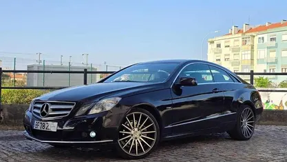 Preto Usado 2011 Mercedes E220 Coupé | € 15.500 (Preço justo)