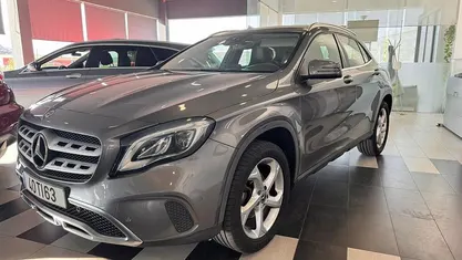 Cinza Usado 2017 Mercedes GLA180 Urban SUV | € 23.500 (Preço justo)