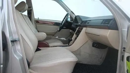 Usado 1991 Mercedes E250 | € 15.500