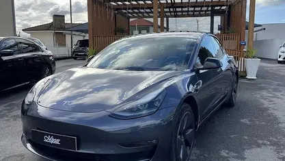 Cinzento Usado 2023 Tesla Model 3 Sedan | € 31.950 (Preço justo)