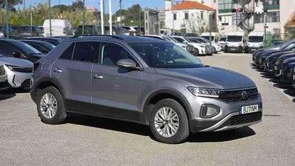 Usado VW T-Roc 110 HP (80 kW) 2024 Prateado SUV