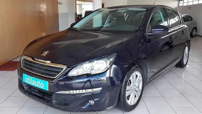 Azul Usado 2015 Peugeot 308 Citadino | € 9.900 (Preço justo)