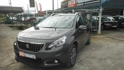 Usado Peugeot 2008 99 HP (72 kW) 2017 Cinzento SUV