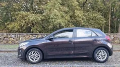 Castanho Usado 2017 Kia Rio | € 10.850 (Bom preço)