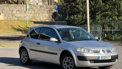 Cinzento Usado 2005 Renault Mégane II Citadino | € 2.300 (Preço justo)