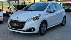 Branco Usado 2015 Peugeot 208 Style Citadino | € 9.250 (Preço justo)