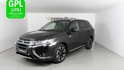 Preto Usado 2016 Mitsubishi Outlander P-HEV Intense SUV | € 15.890 (Preço justo)