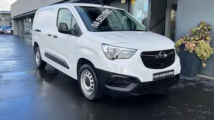 Usado Opel Combo 102 HP (75 kW) 2023 Branco
