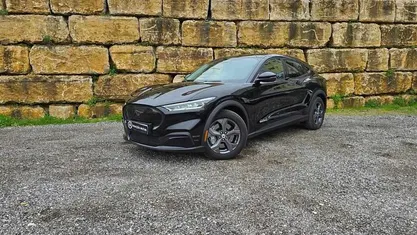 Preto Usado 2022 Ford Mustang Mach-E Extended Range SUV | € 32.950 (Preço justo)