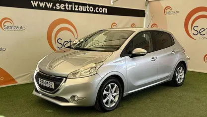 Cinza Usado 2013 Peugeot 208 Active Citadino | € 8.270 (Bom preço)