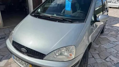Cinzento Usado 2002 Ford Galaxy Monovolume | € 4.500 (Preço justo)