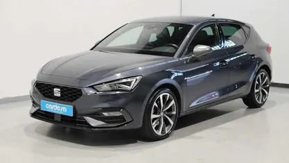 Usado Seat Leon 116 HP (85 kW) 2023 Cinzento Citadino