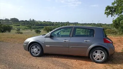 Cinzento Usado 2005 Renault Mégane II Dynamique Citadino | € 3.950 (Preço justo)