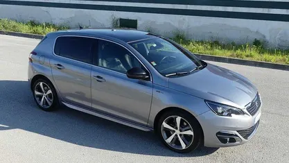 Usado Peugeot 308 GT-line 150 HP (110 kW) 2015 Cinzento Sedan