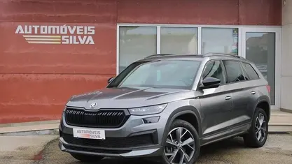 Cinzento Usado 2023 Skoda Kodiaq SportLine SUV | € 29.990 (Super Preço)