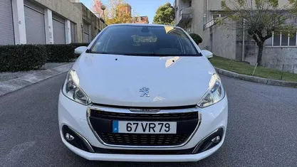 Usado 2018 Peugeot 208 Signature Sky Citadino | € 9.450 (Bom preço)