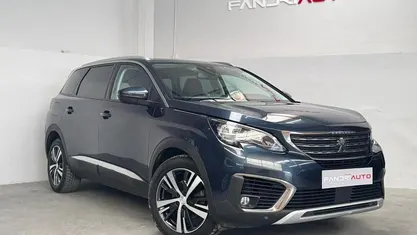Usado Peugeot 5008 Allure 130 HP (95 kW) 2019 Monovolume