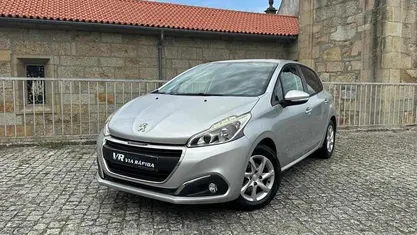 Cinza Usado 2016 Peugeot 208 Active Citadino | € 8.900 (Preço justo)