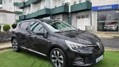Preto Usado 2023 Renault Clio V Evolution Citadino | € 18.950 (Preço justo)