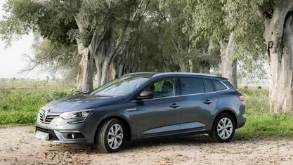 Usado Renault Mégane IV SE 132 HP (97 kW) 2018 Citadino
