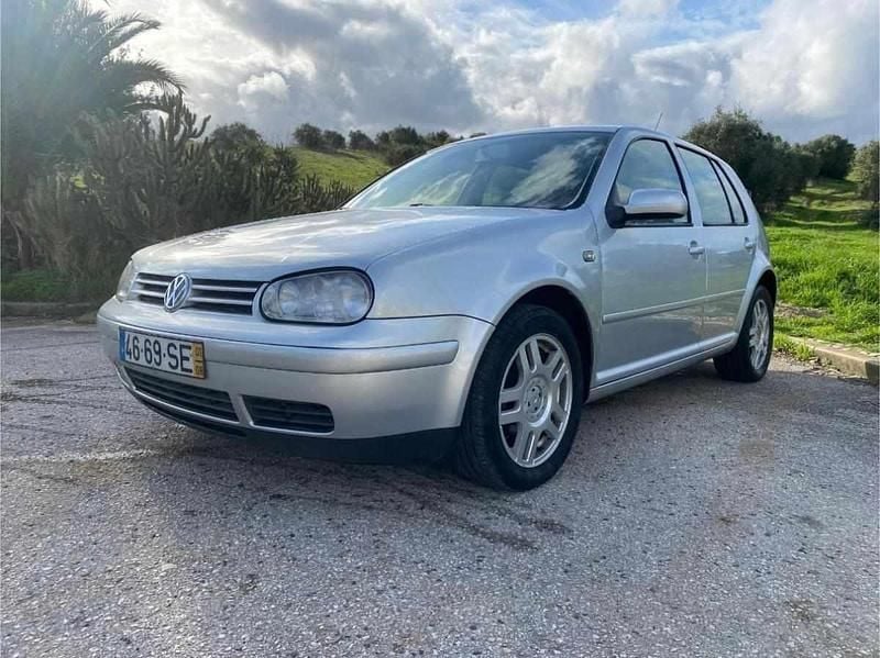 Cinzento Usado 2001 VW Golf IV Citadino | € 2.250 (Preço justo) - Imagem 1/4