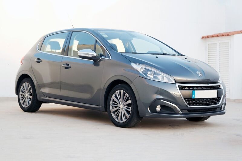 Antracite Usado 2017 Peugeot 208 Allure Citadino | € 11.750 (Preço elevado) - Imagem 1/4