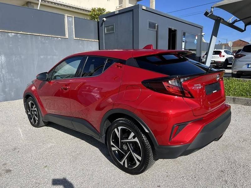 Usado Toyota C-HR Luxury 122 HP (89 kW) 2022 Vermelho SUV