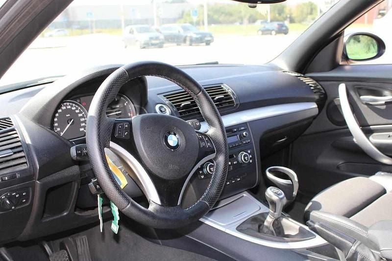 Usado BMW 120 177 HP (130 kW) 2008 Preto Citadino