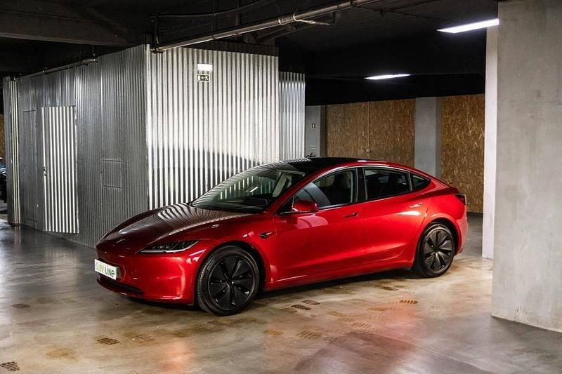 Vermelho Usado 2023 Tesla Model 3 Sedan | € 41.500 (Caro) - Imagem 1/4