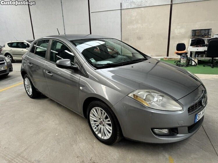 Cinza Usado 2009 Fiat Bravo Citadino | € 5.000 (Preço justo) - Imagem 1/1