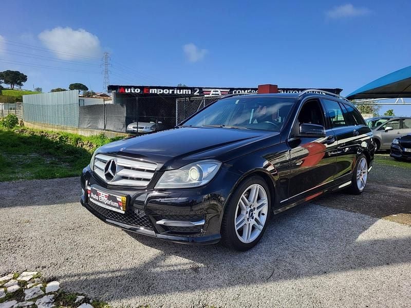 Usado Mercedes C250 Avantgarde 204 HP (150 kW) 2013 Preto Carrinha