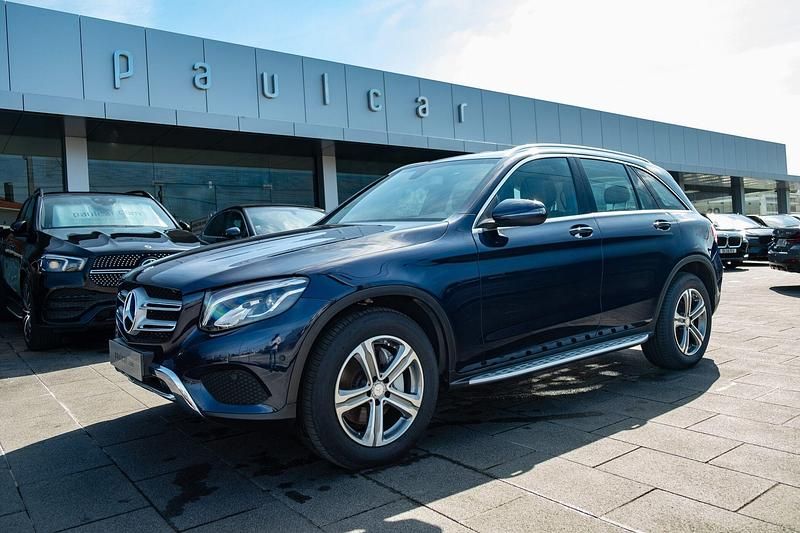 Azul Usado 2016 Mercedes GLC250 AMG line SUV | € 33.990 - Imagem 1/4