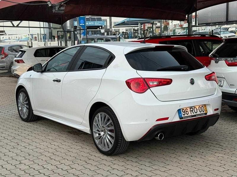 Usado Alfa Romeo Giulietta Super 150 HP (110 kW) 2016 Branco Citadino