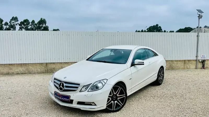 Branco pérola Usado 2010 Mercedes E250 Avantgarde Coupé | € 18.500 (Preço justo) - Imagem 1/1