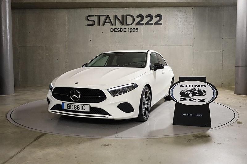 Branco Usado 2023 Mercedes A200 Progressive Sedan | € 31.500 - Imagem 1/4