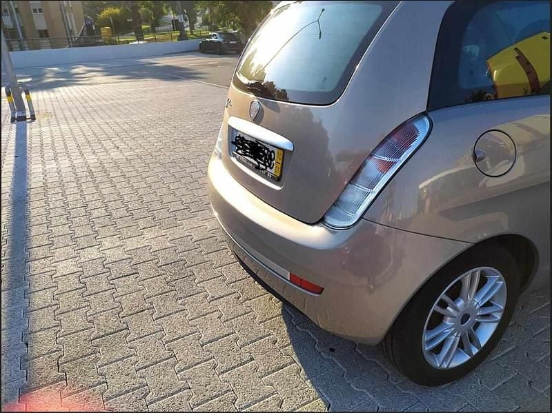 Usado Lancia Ypsilon 60 HP (44 kW) 2010 Cinzento Citadino